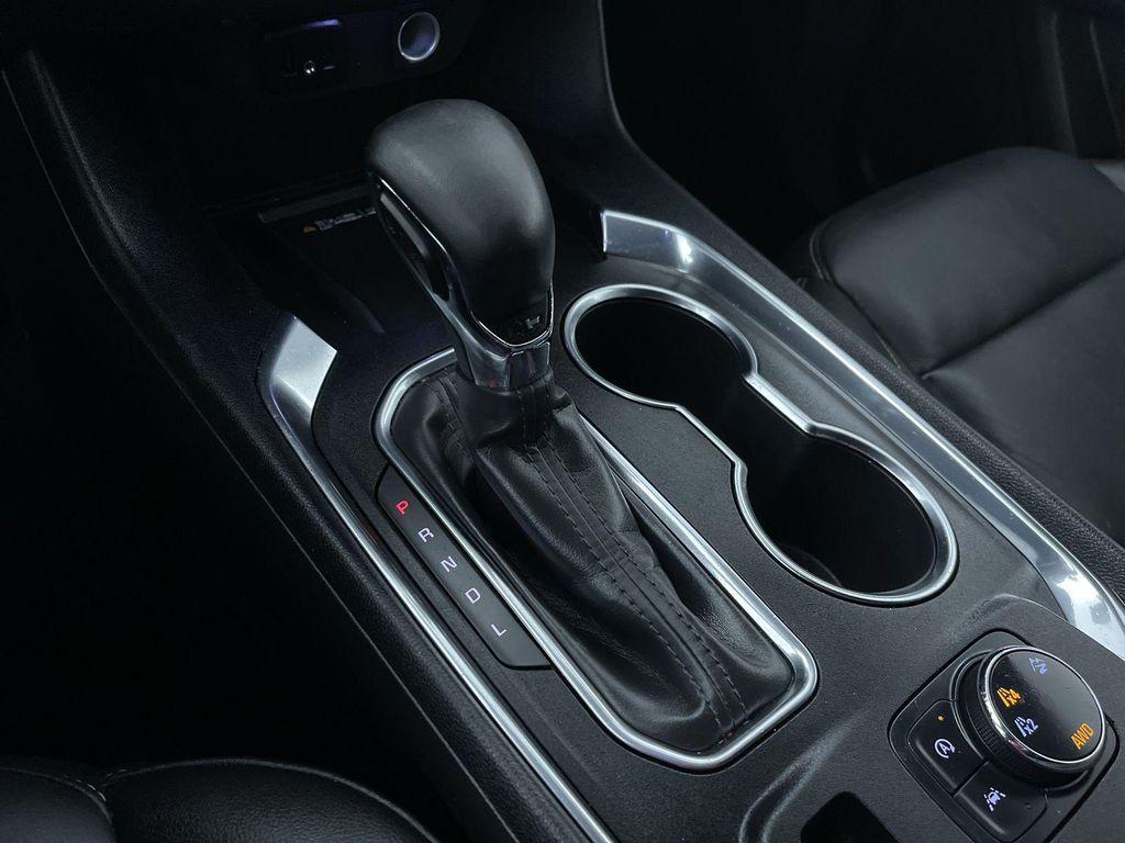 used 2023 Chevrolet Traverse car, priced at $29,381