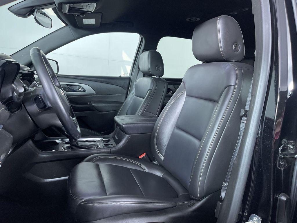 used 2023 Chevrolet Traverse car, priced at $29,381