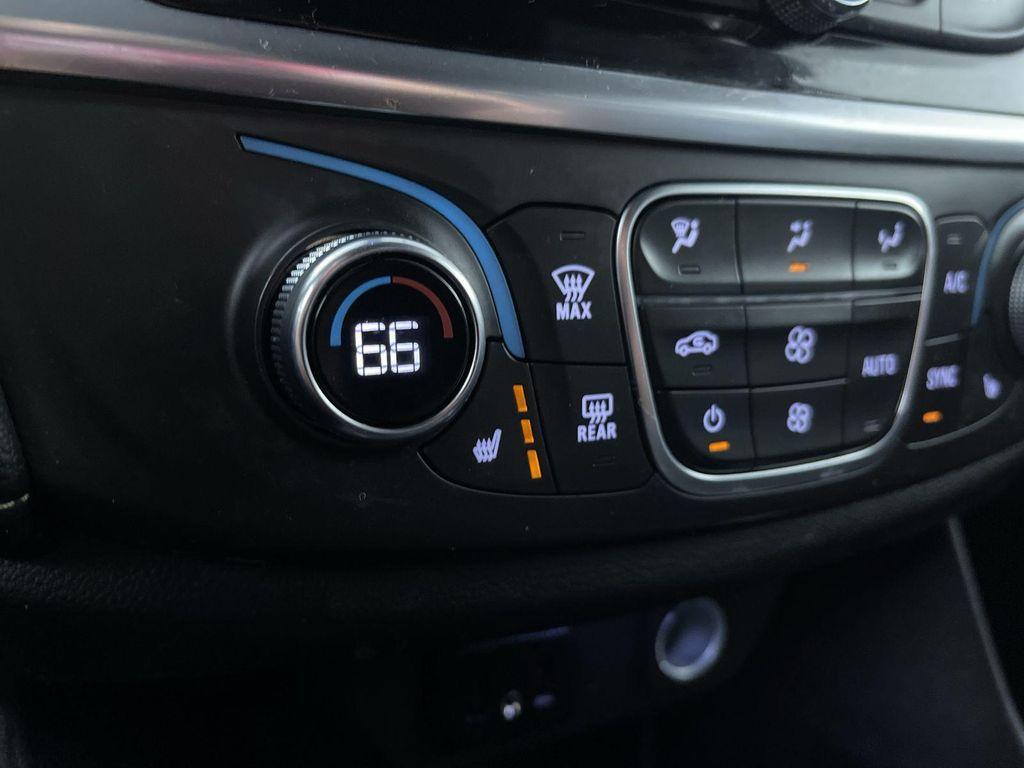 used 2023 Chevrolet Traverse car, priced at $29,381