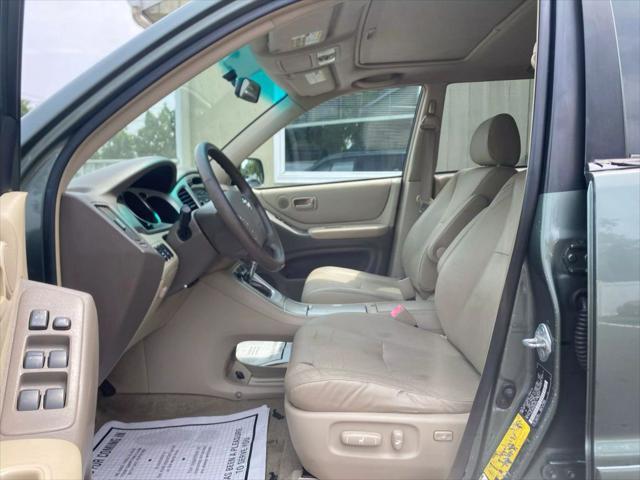 used 2004 Toyota Highlander car, priced at $8,990