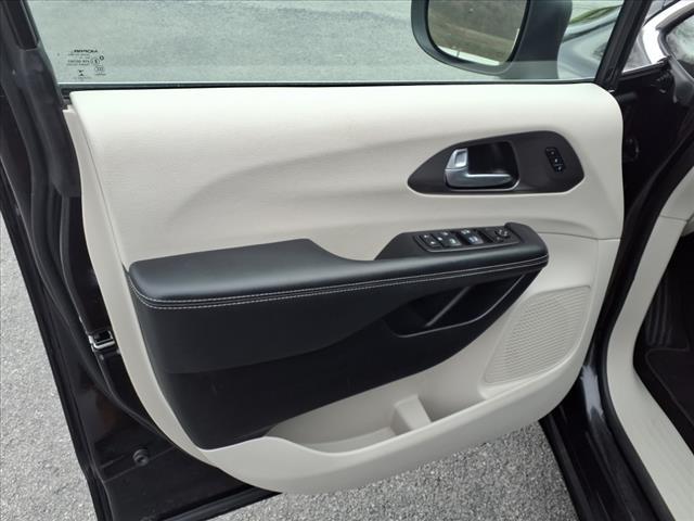 used 2023 Chrysler Pacifica car, priced at $23,995