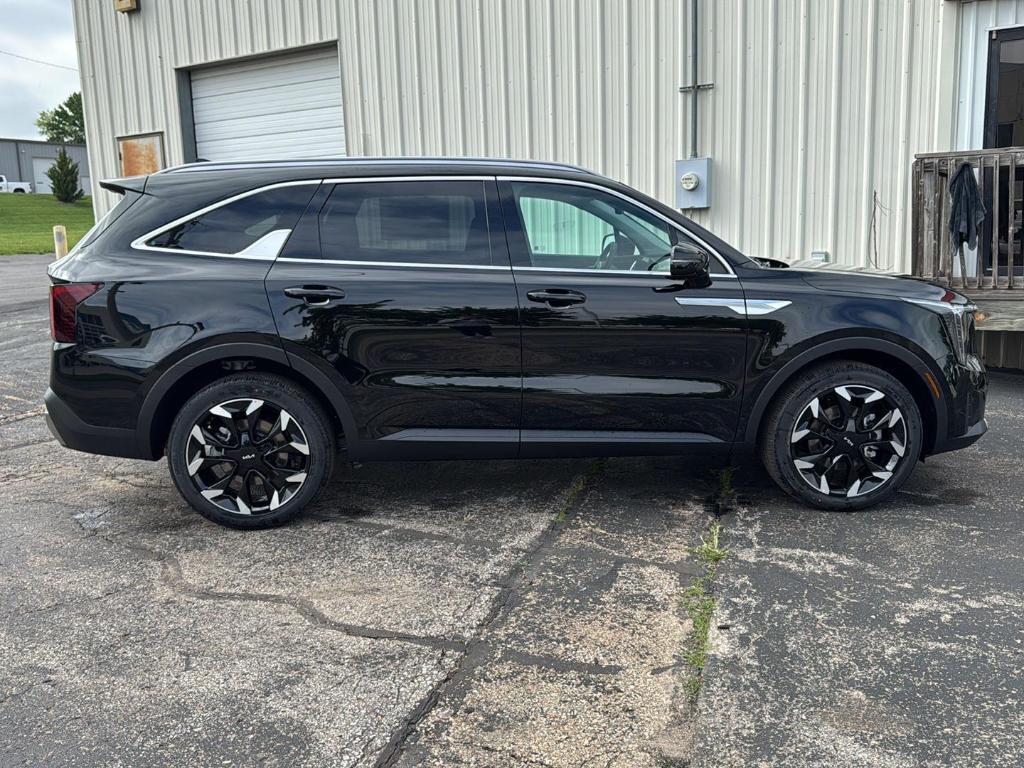 new 2025 Kia Sorento car, priced at $38,802
