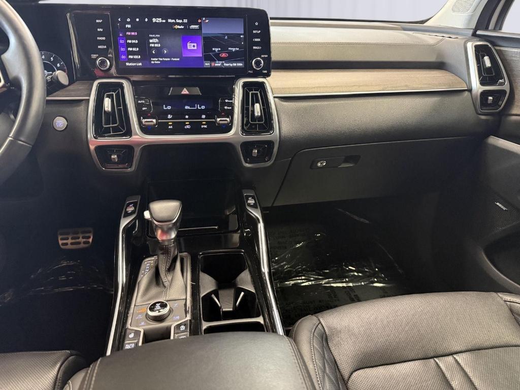 used 2022 Kia Sorento car, priced at $30,900