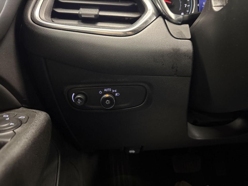 used 2021 Chevrolet Equinox car, priced at $18,998