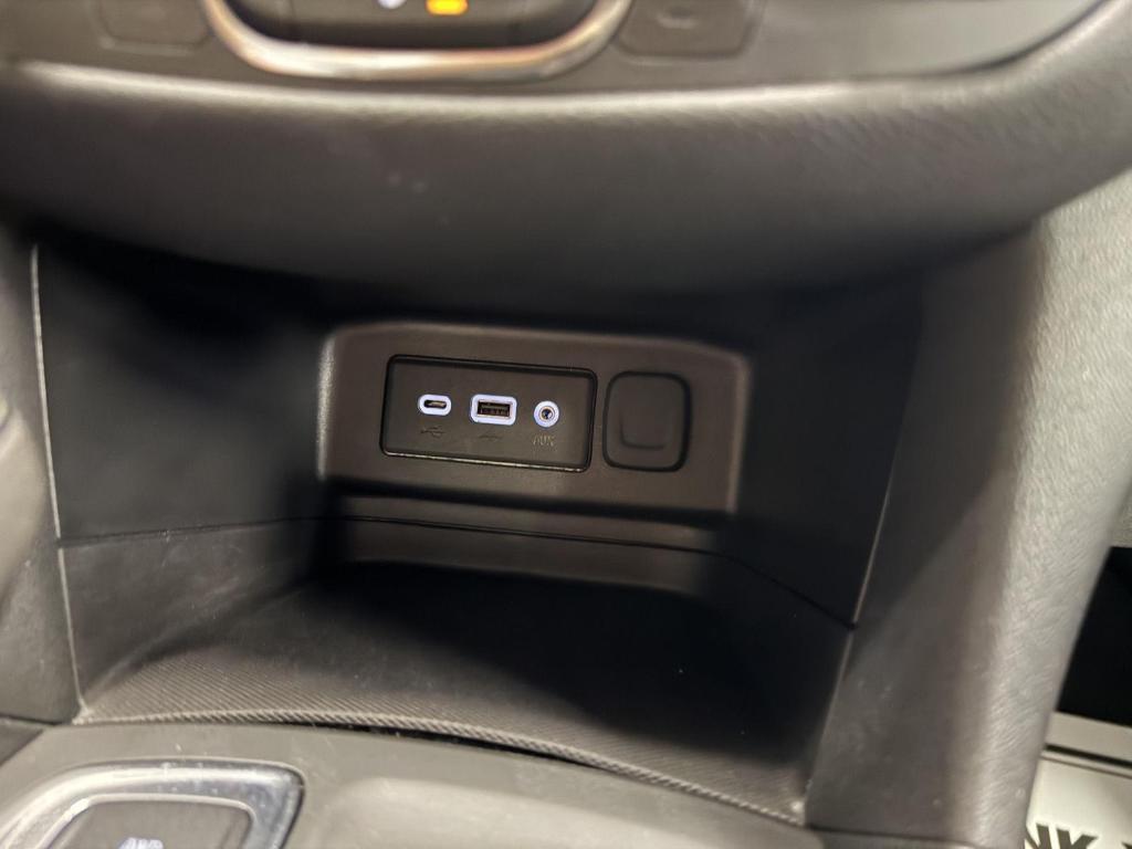 used 2021 Chevrolet Equinox car, priced at $18,998