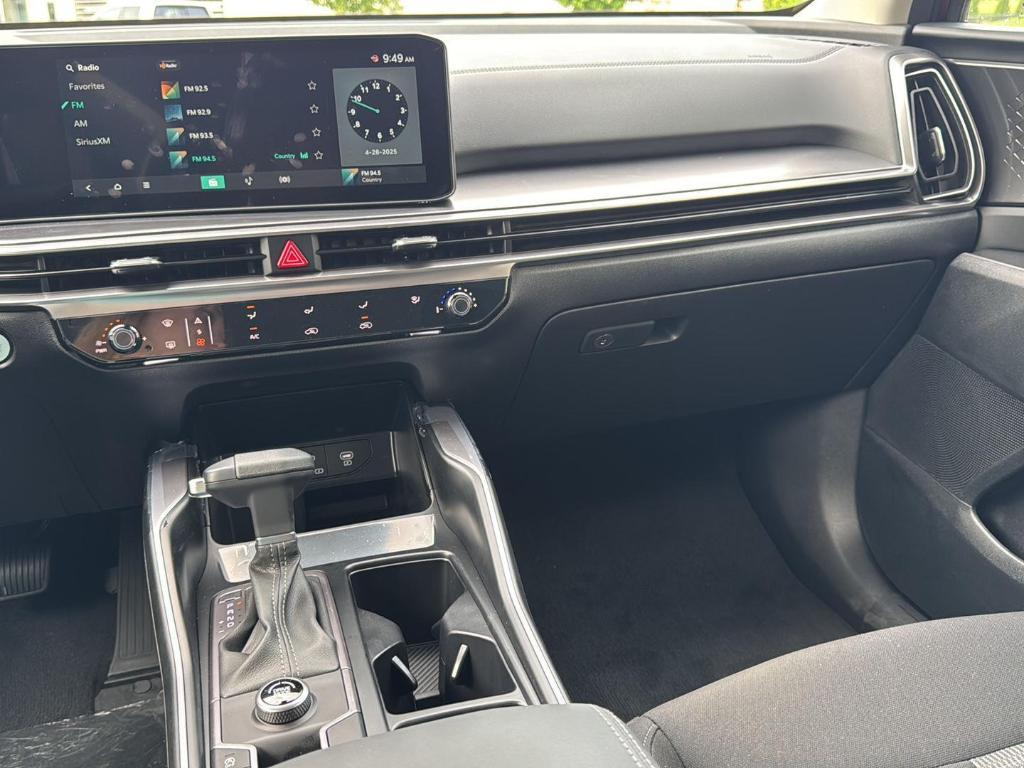 new 2025 Kia Sorento car, priced at $33,122