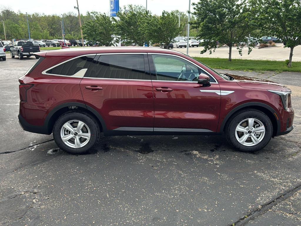 new 2025 Kia Sorento car, priced at $33,122