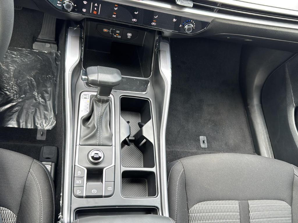 new 2025 Kia Sorento car, priced at $33,122