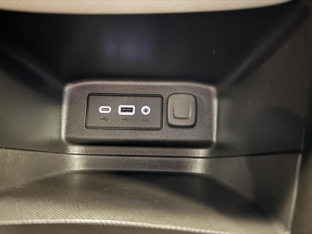 used 2021 Chevrolet Equinox car, priced at $19,686