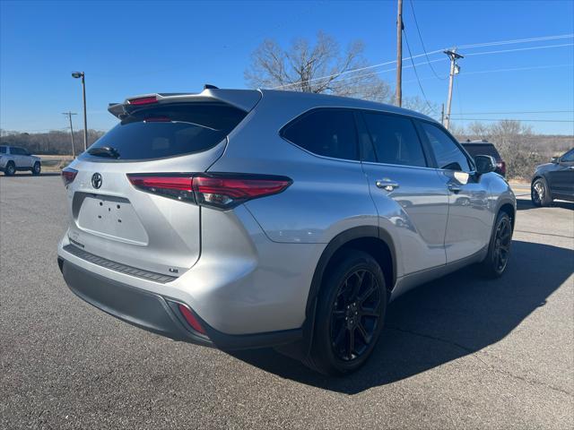 used 2023 Toyota Highlander car, priced at $33,200