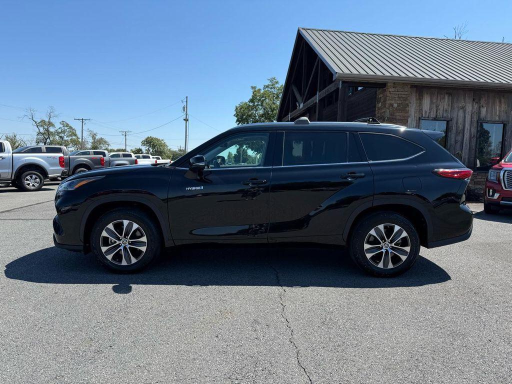 used 2021 Toyota Highlander Hybrid car, priced at $27,900