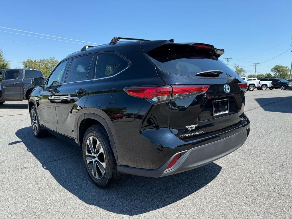 used 2021 Toyota Highlander Hybrid car, priced at $27,900
