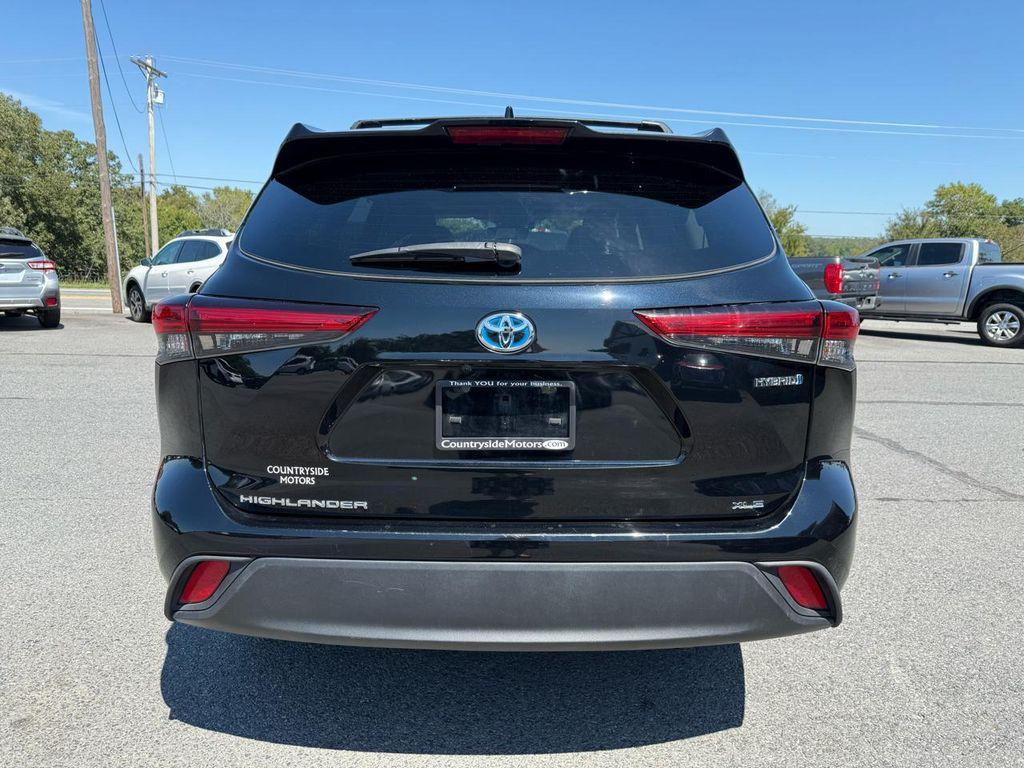 used 2021 Toyota Highlander Hybrid car, priced at $27,900