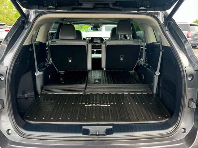 used 2022 Toyota Highlander Hybrid car, priced at $36,700