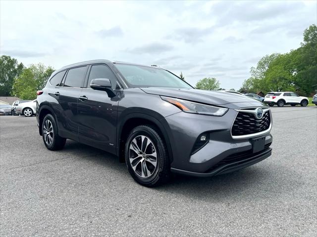 used 2022 Toyota Highlander Hybrid car, priced at $36,700