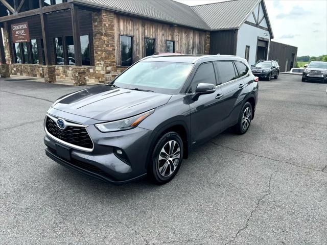 used 2022 Toyota Highlander Hybrid car, priced at $36,700