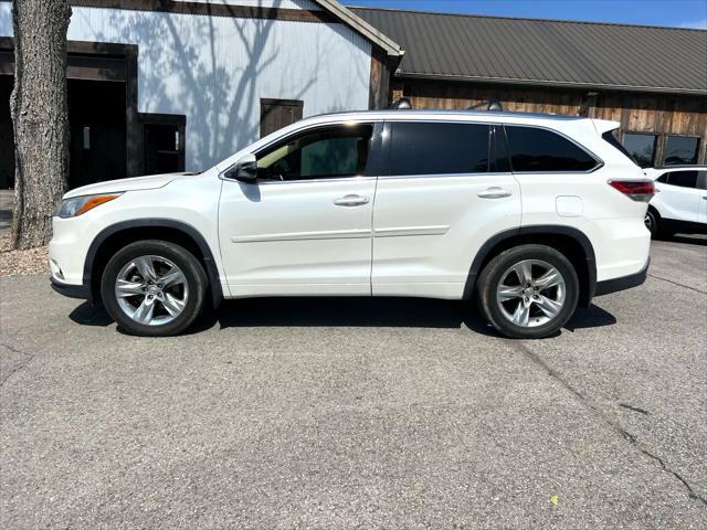 used 2015 Toyota Highlander car, priced at $17,900