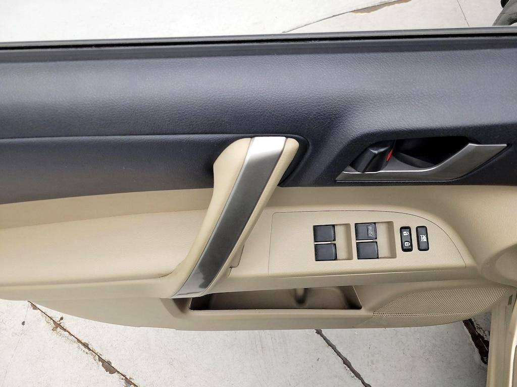 used 2013 Toyota Highlander car, priced at $18,998