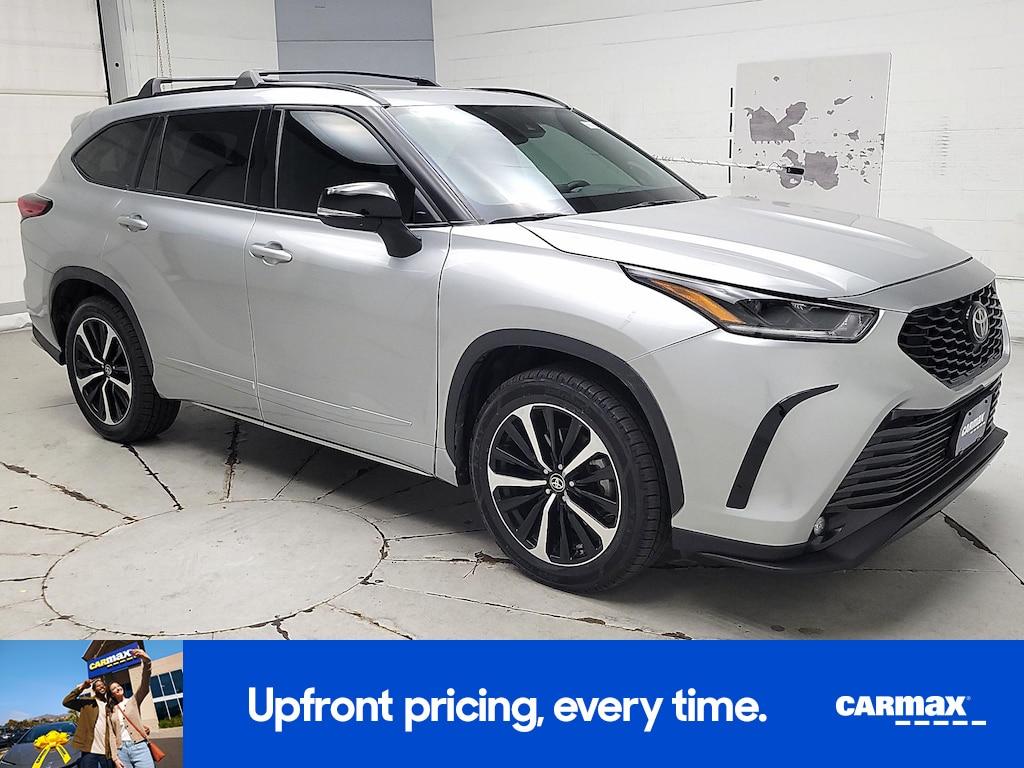 used 2022 Toyota Highlander car, priced at $39,998