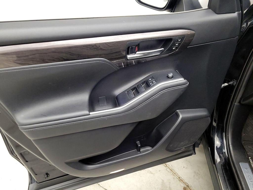used 2021 Toyota Highlander Hybrid car, priced at $39,998