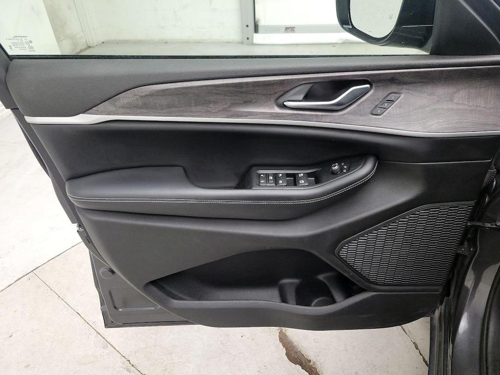 used 2023 Jeep Grand Cherokee car, priced at $33,998