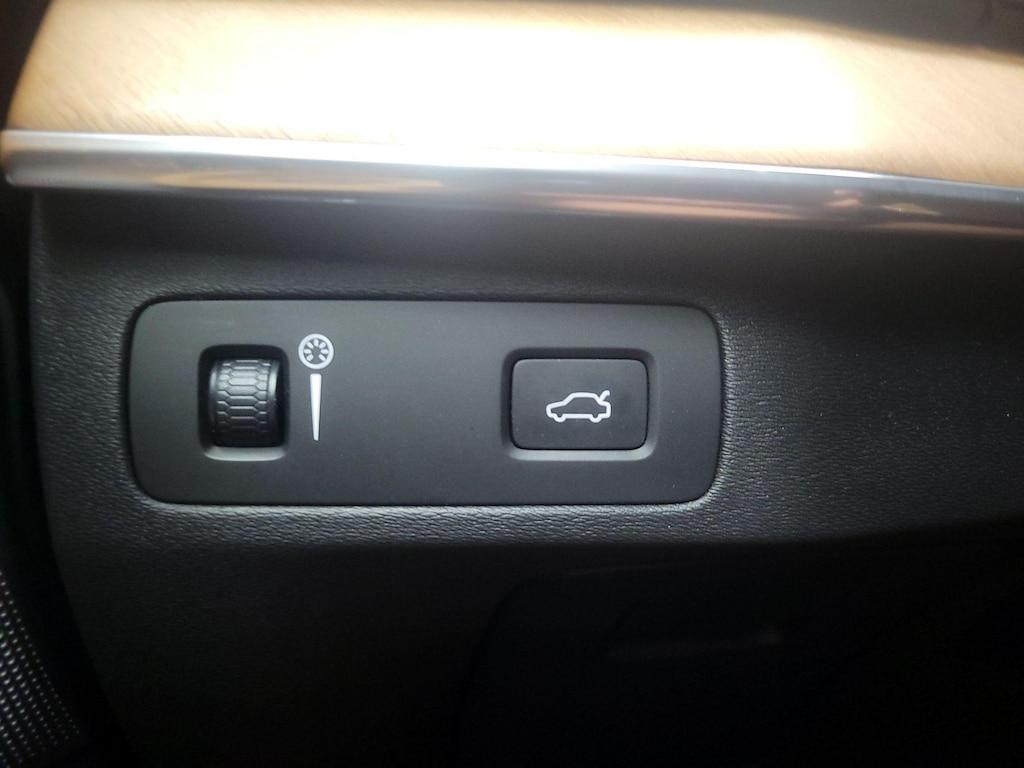 used 2019 Volvo XC90 car, priced at $29,998