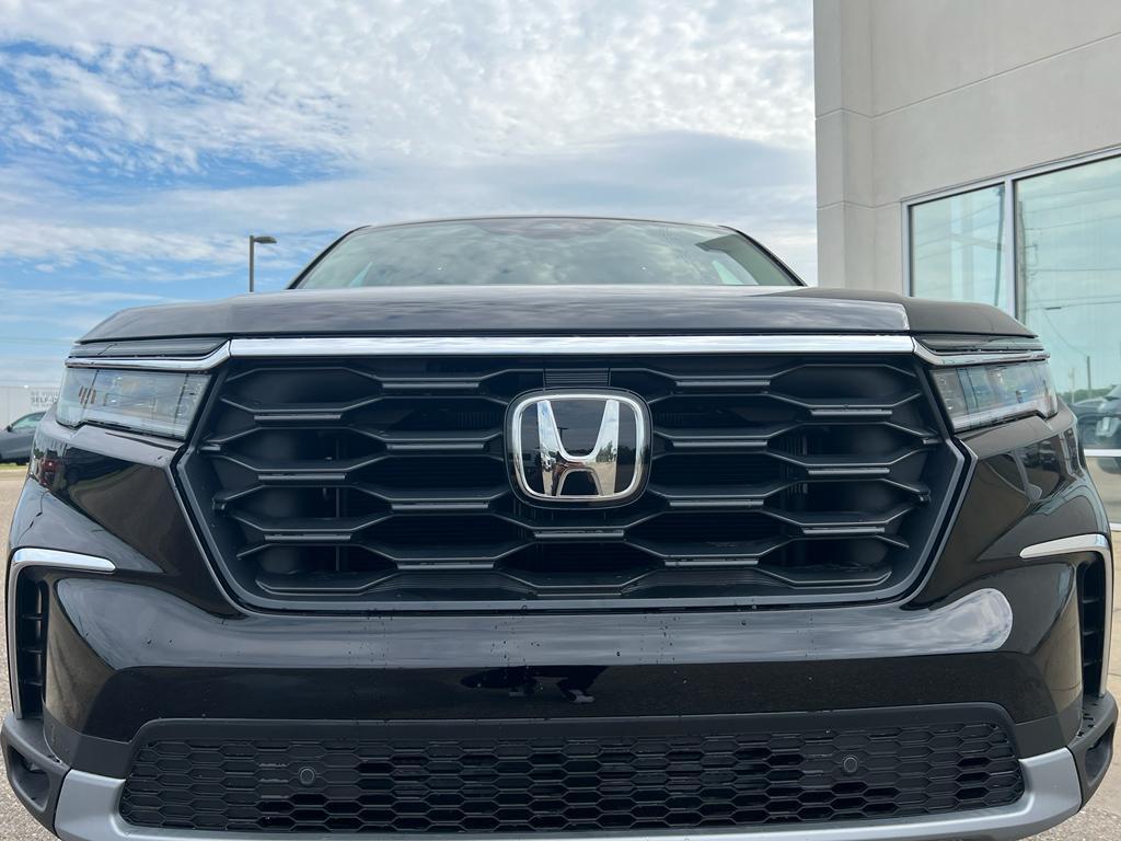 new 2025 Honda Pilot car, priced at $44,950