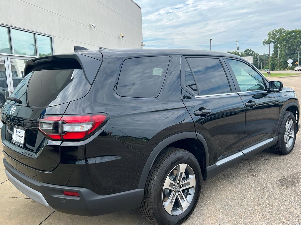 new 2025 Honda Pilot car, priced at $44,950