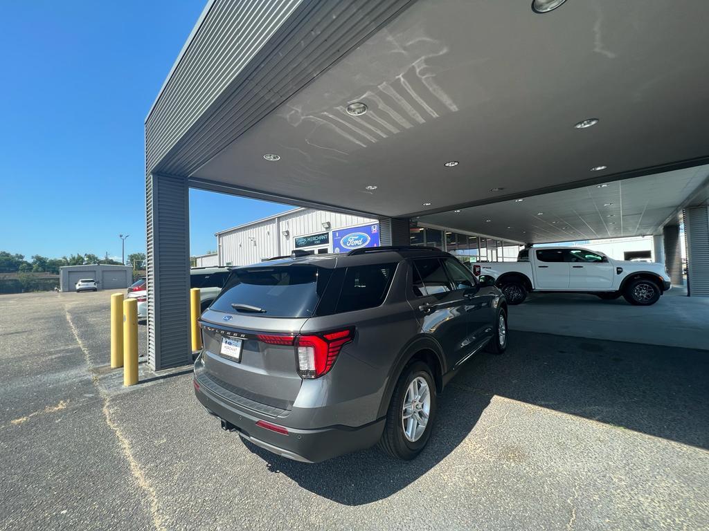 new 2025 Ford Explorer car, priced at $45,665