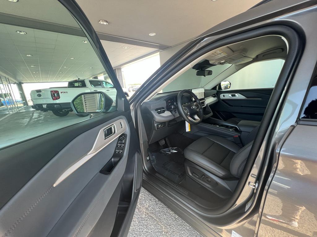 new 2025 Ford Explorer car, priced at $45,665