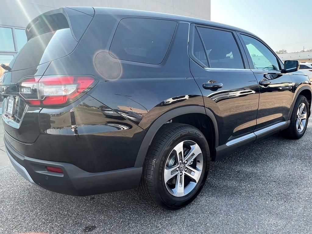 new 2025 Honda Pilot car, priced at $44,950