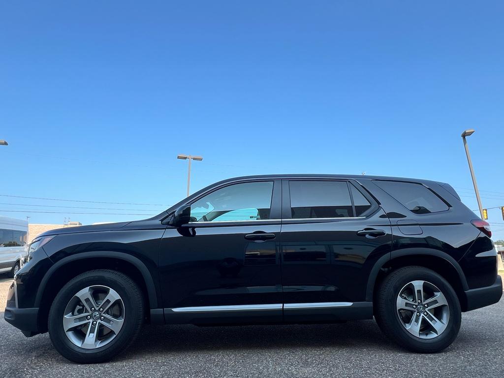 new 2025 Honda Pilot car, priced at $44,950