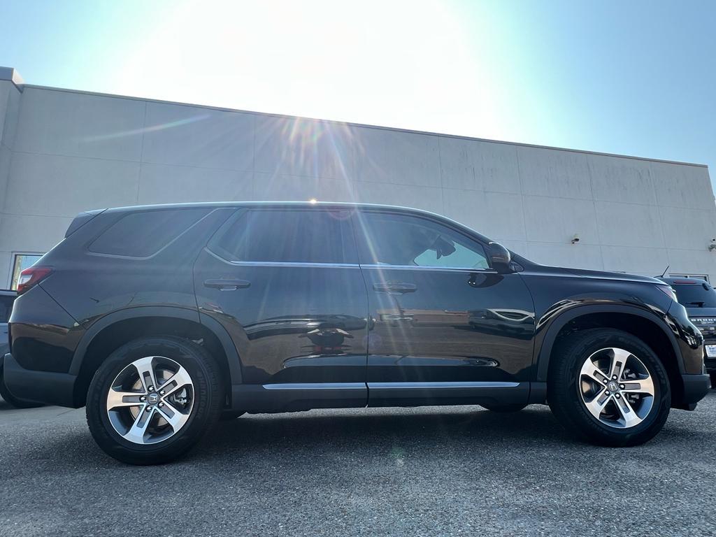 new 2025 Honda Pilot car, priced at $44,950