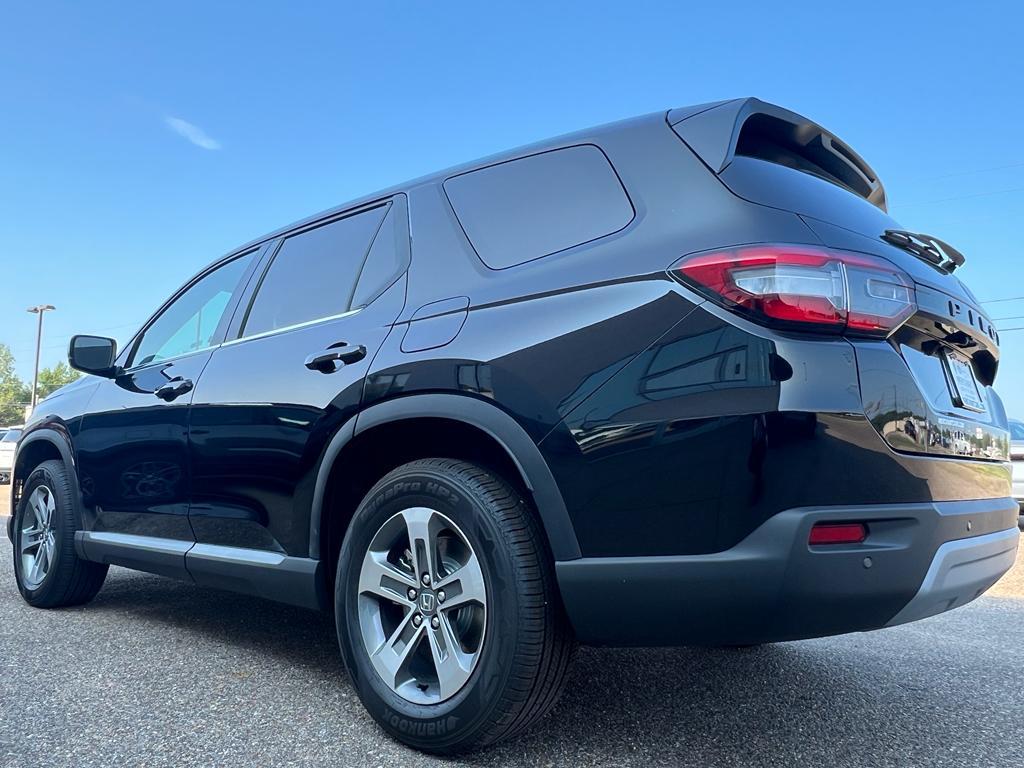 new 2025 Honda Pilot car, priced at $44,950