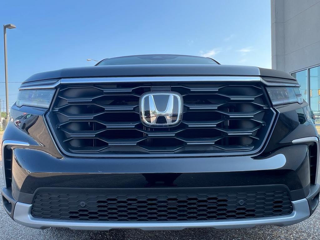 new 2025 Honda Pilot car, priced at $44,950