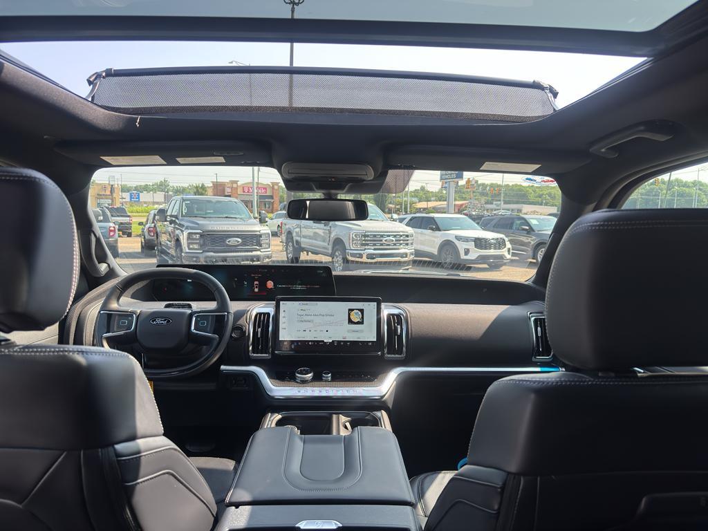 new 2025 Ford Expedition car, priced at $79,985
