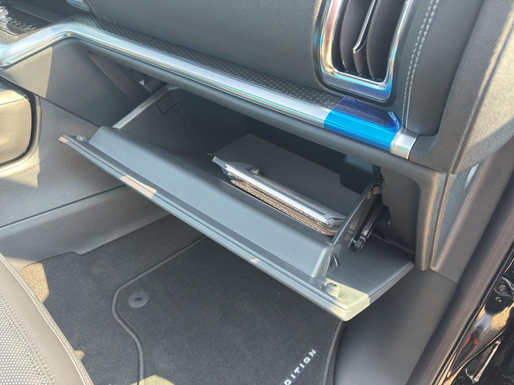 new 2025 Ford Expedition car, priced at $79,985
