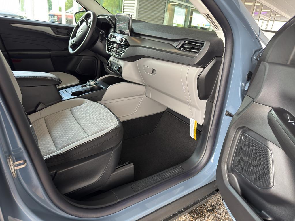 new 2025 Ford Escape car, priced at $30,990