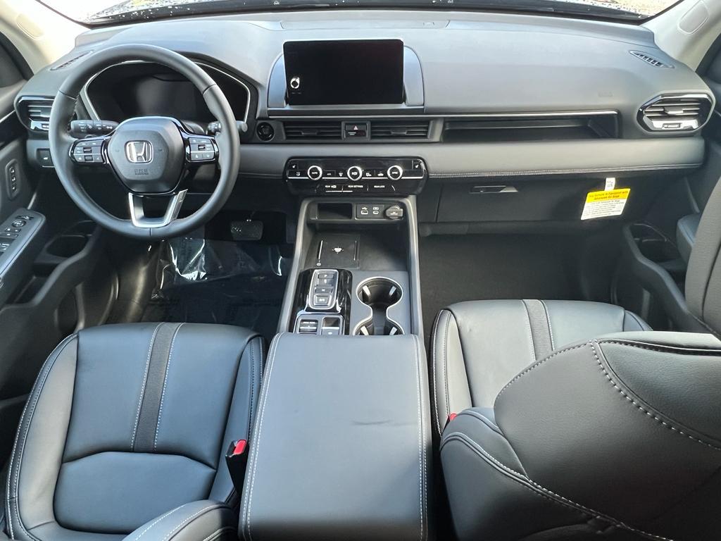 new 2025 Honda Pilot car, priced at $44,995