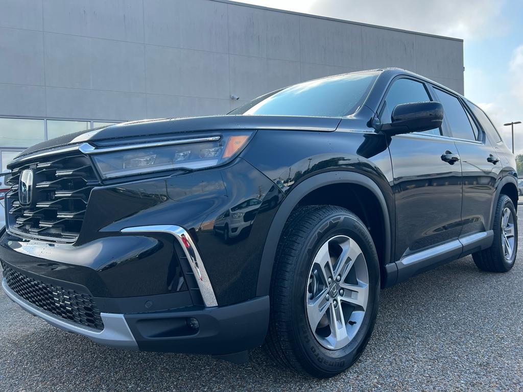 new 2025 Honda Pilot car, priced at $44,995