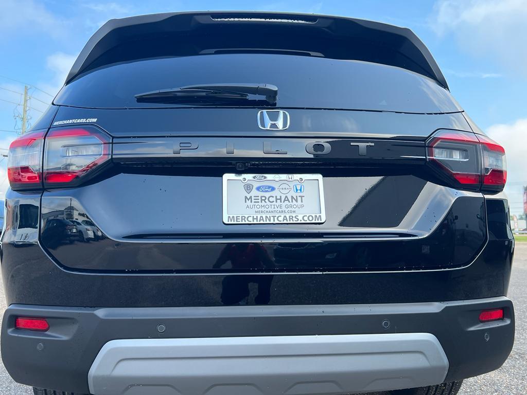 new 2025 Honda Pilot car, priced at $44,995