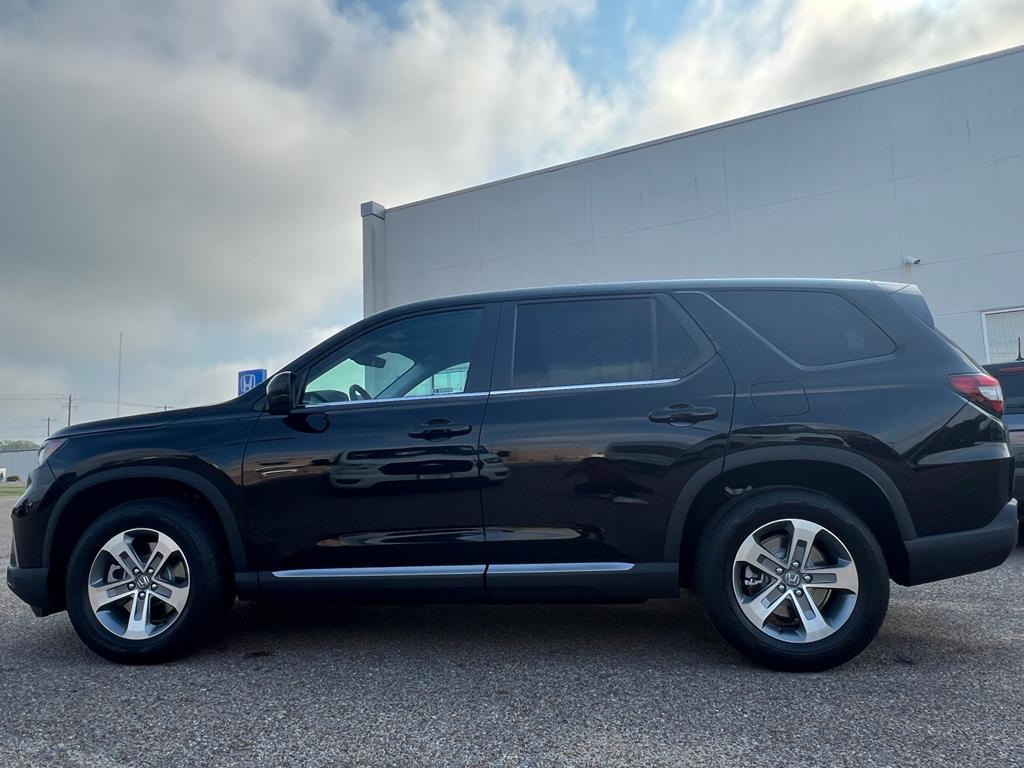 new 2025 Honda Pilot car, priced at $44,995