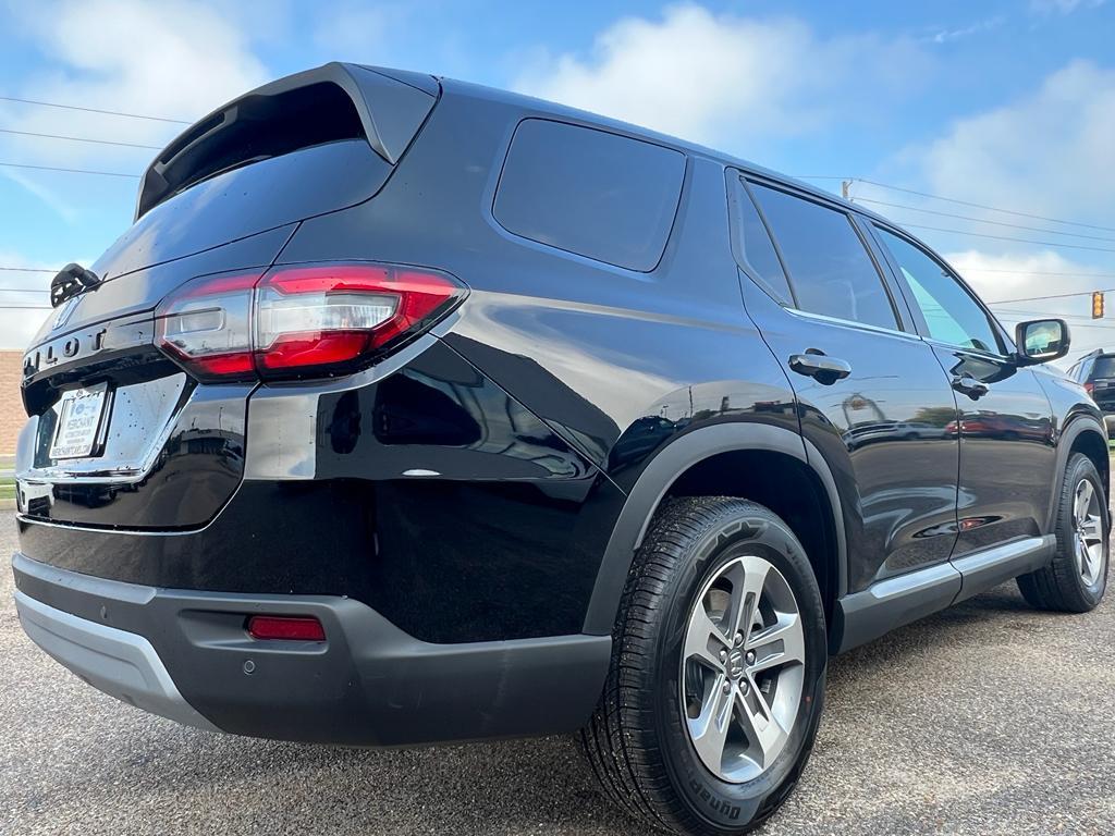 new 2025 Honda Pilot car, priced at $44,995