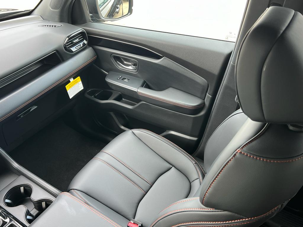 new 2025 Honda Pilot car, priced at $50,850