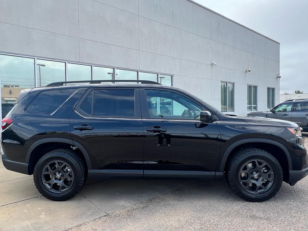 new 2025 Honda Pilot car, priced at $50,850
