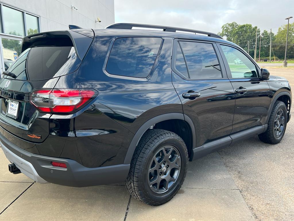 new 2025 Honda Pilot car, priced at $50,850