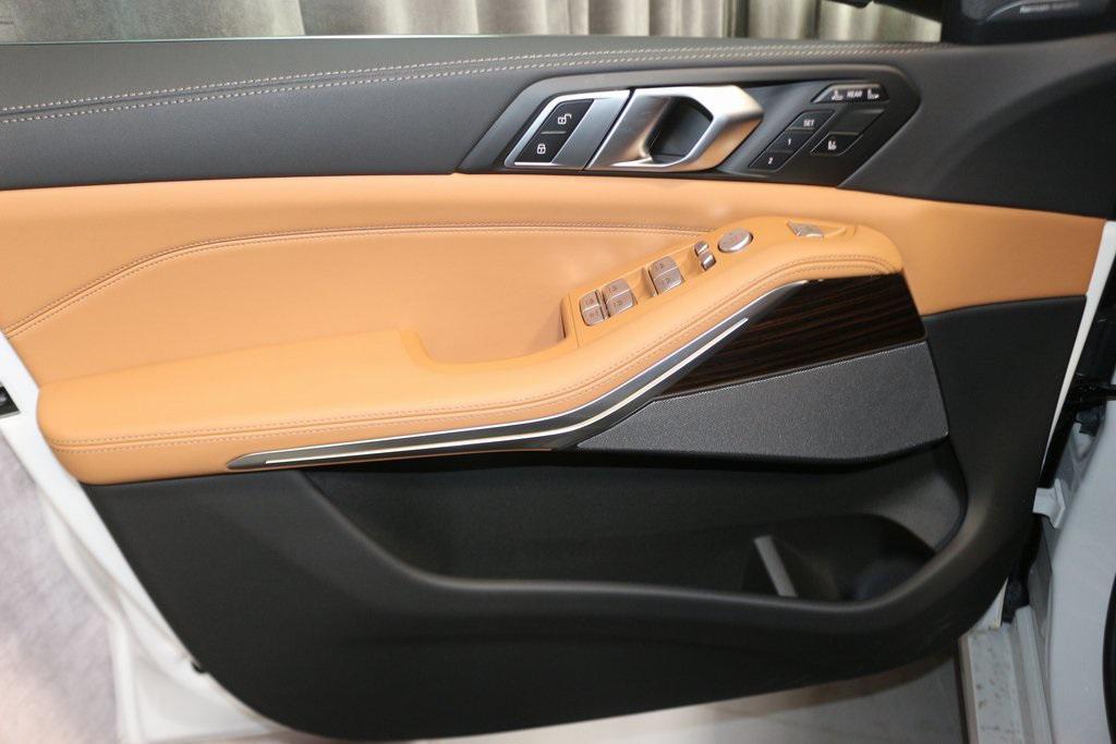 new 2025 BMW X7 car, priced at $91,155