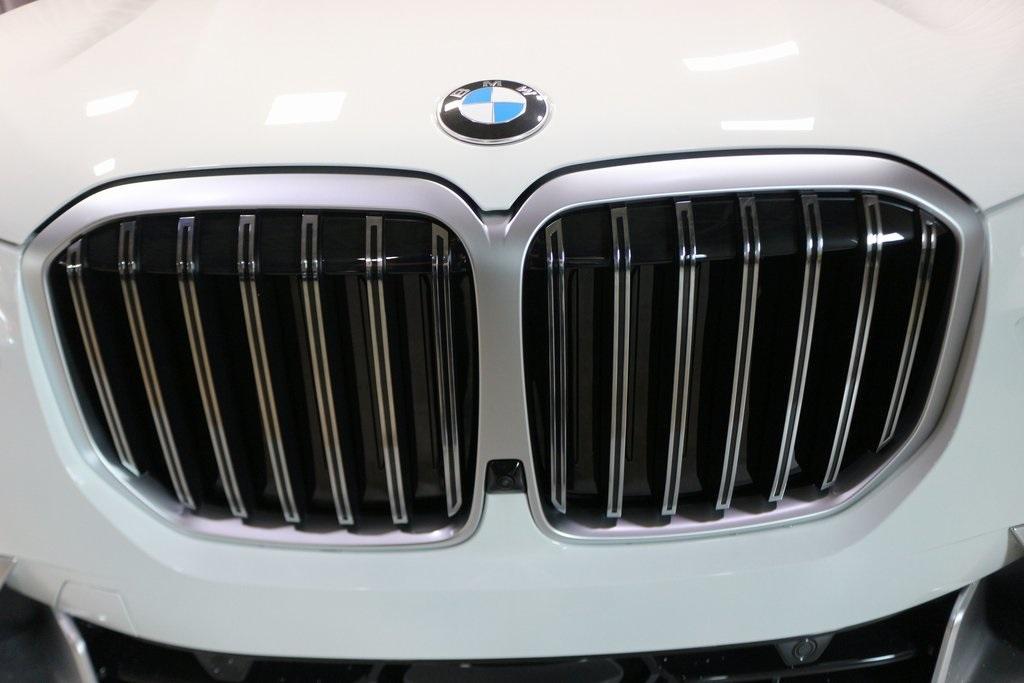 new 2025 BMW X7 car, priced at $90,875