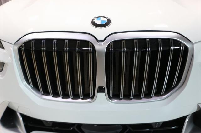 new 2025 BMW X7 car, priced at $93,185