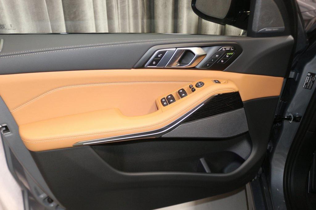 new 2026 BMW X7 car, priced at $100,485